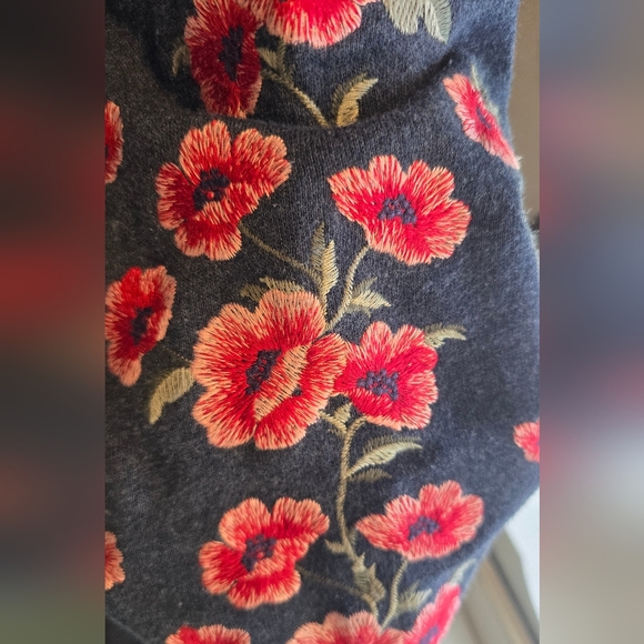 American Eagle Sweater - Picture 7 of 10